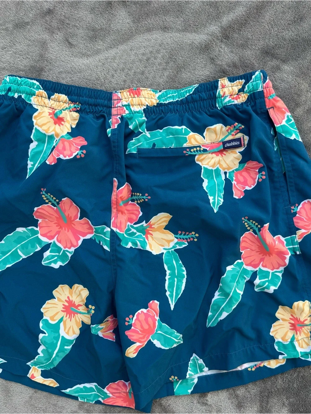 chubbies Navy Floral Hibiscus Swim Trunks xl